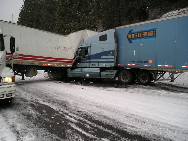 2 Trucks Crash on snow
