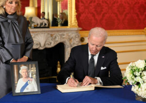 Biden with picture of Queen Elizabeth