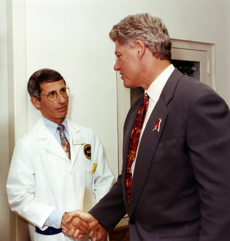 Fauci and Clinton shakinghands