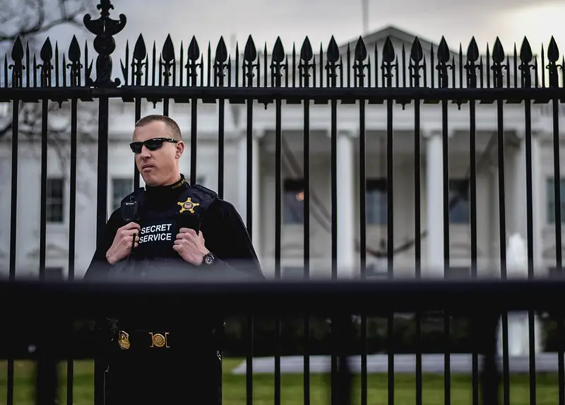 Secret Service Agent Guards the White House