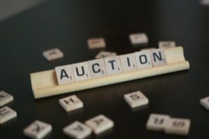 "auction" (CC BY 2.0) by aronbaker2