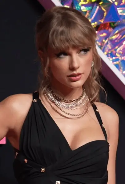 Taylor Swift at MTV Music Awards